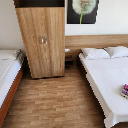 Apartment Sweet Split